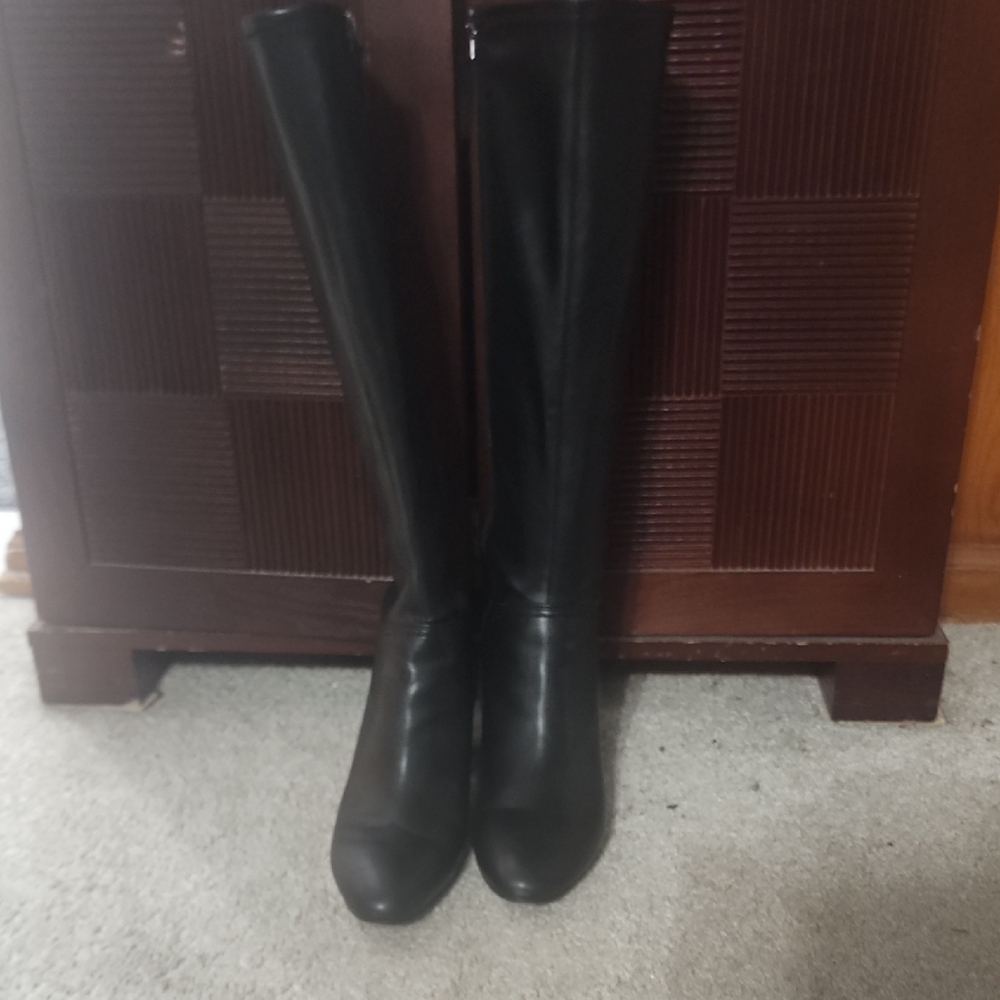 Sleek Black Knee High Women's Boots - Picture 2 of 4
